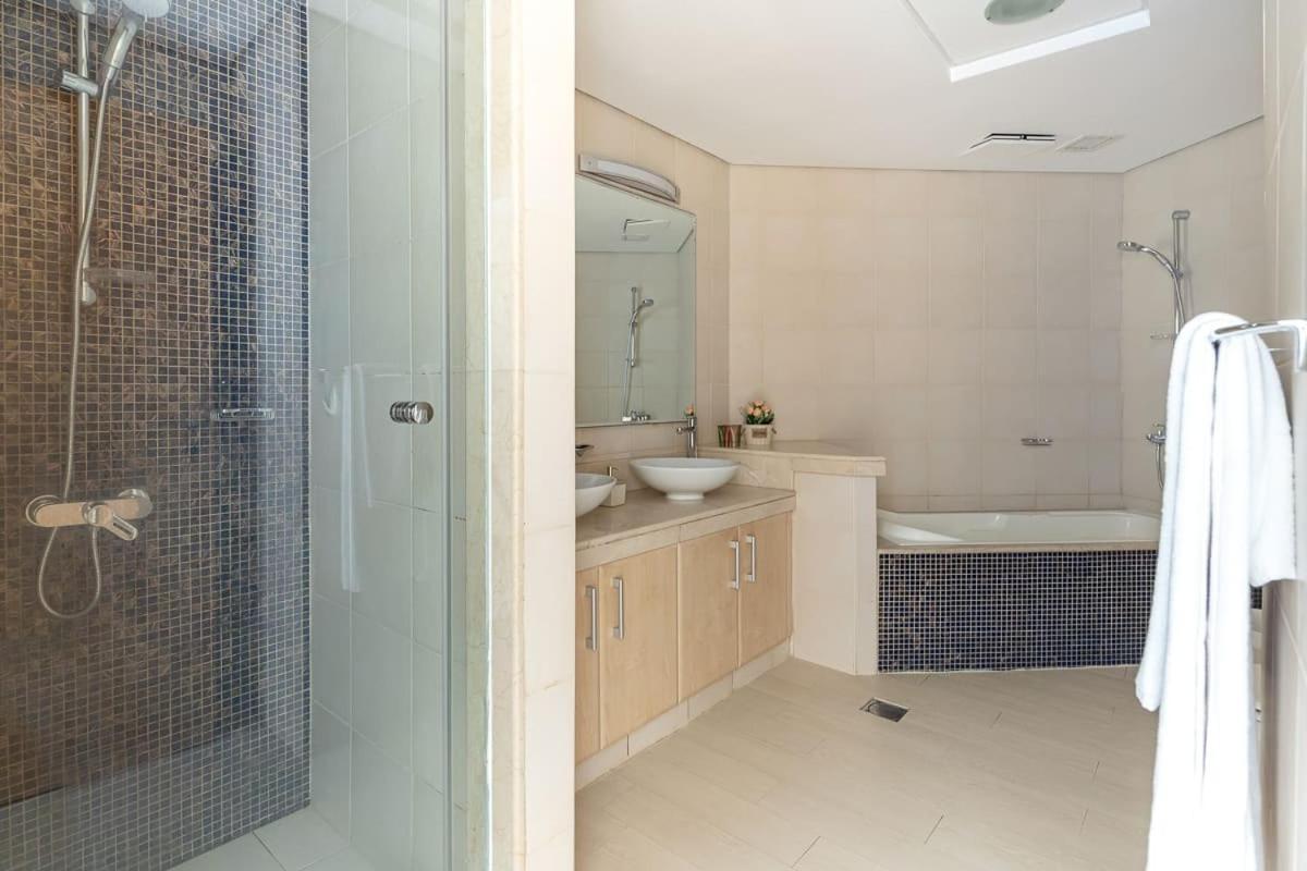 Frank Porter - Al Nabat, Shoreline 8 * دبي